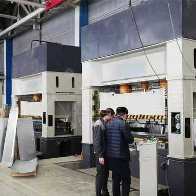 800噸伺服框架液壓機_洗衣機車殼擋板沖壓拉伸成