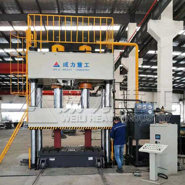 500噸雙缸伺服四柱液壓機客戶車間