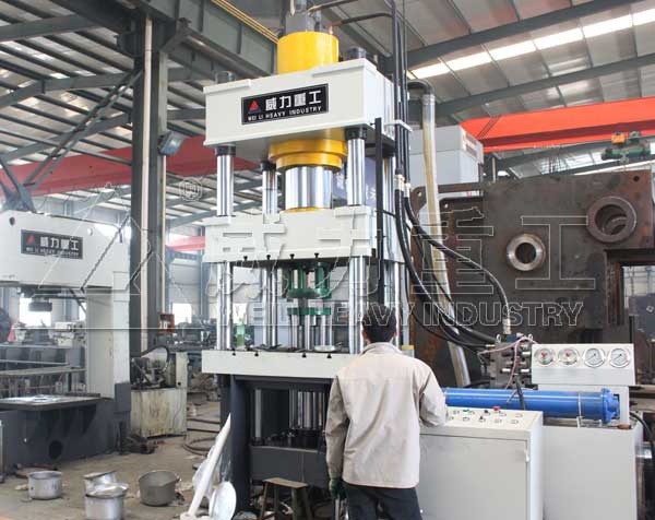 315噸電飯煲內膽拉伸液壓機_315t拉伸機