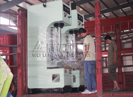 單臂液壓機發貨