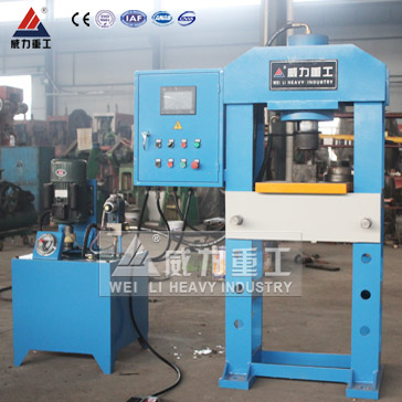 出口級63噸龍門液壓機(jī)