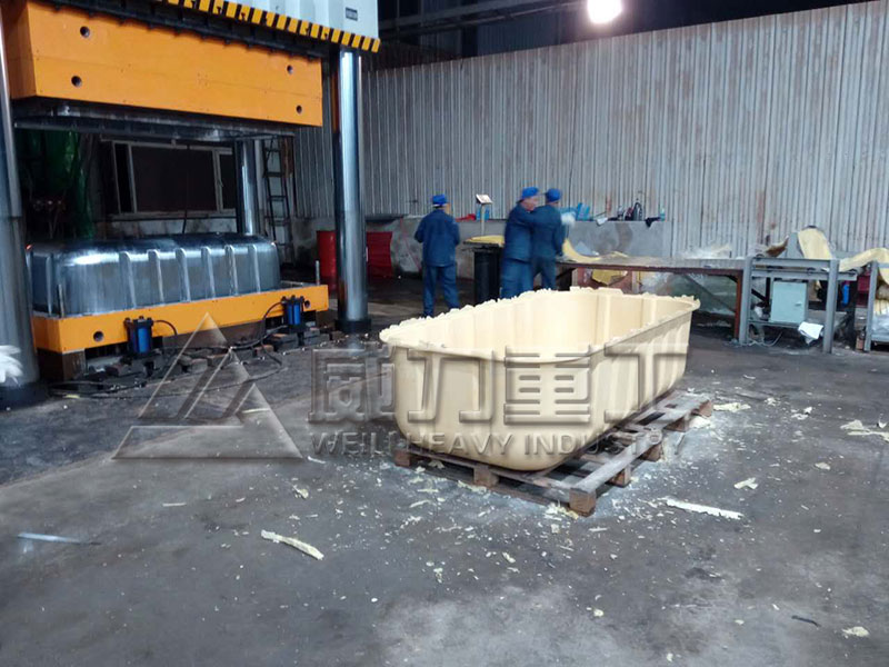 2500噸玻璃鋼化糞池成型液壓機使用現場
