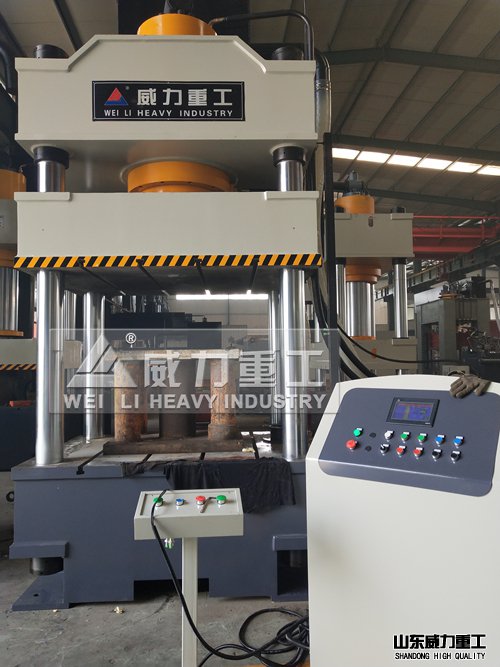 500噸不銹鋼拉伸液壓機實景2