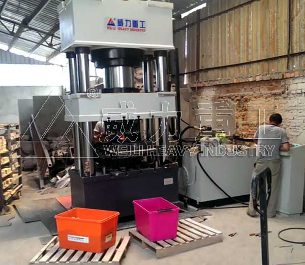 1200噸四柱液壓機耐火磚液壓機客戶使用現場