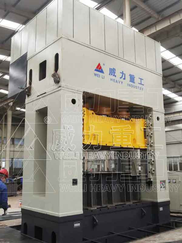 2000噸框架式液壓機客戶車間調試