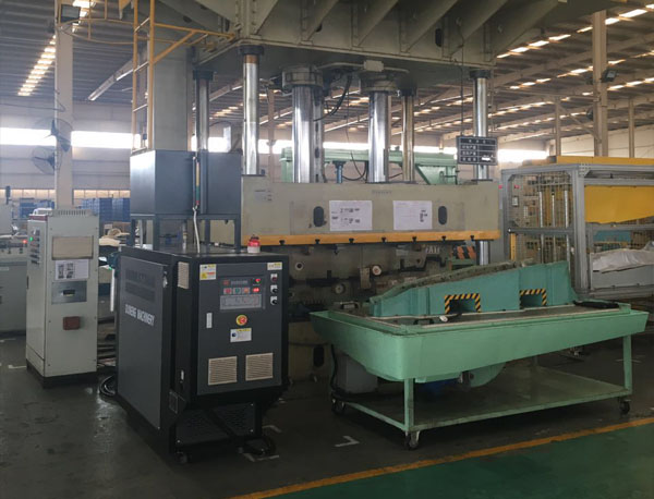 四柱式汽車內飾件液壓機