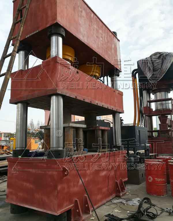 汽車保險(xiǎn)杠選用雙缸四柱液壓機(jī)