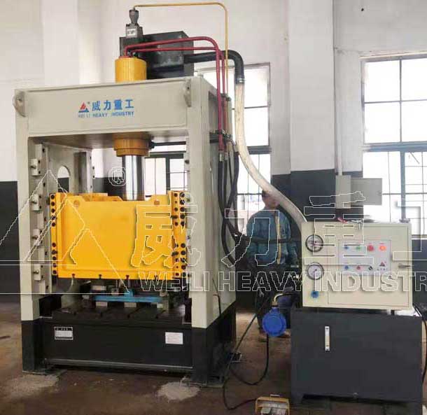 100噸框架式液壓機客戶車間調試