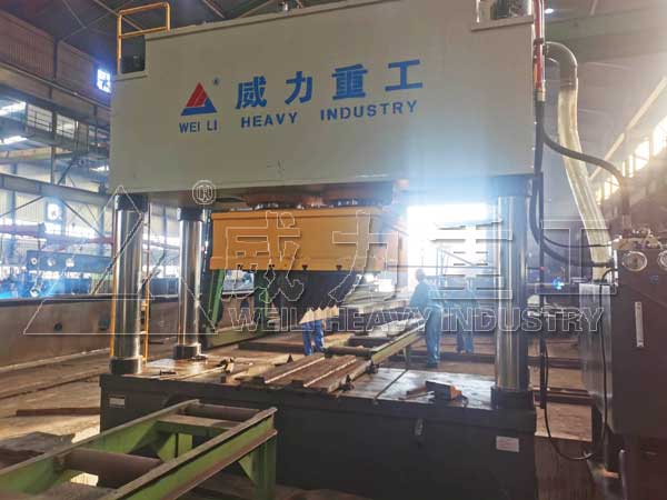1000噸二梁四柱液壓機客戶使用現場