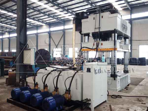 2000噸四柱液壓機(jī)客戶安裝現(xiàn)場