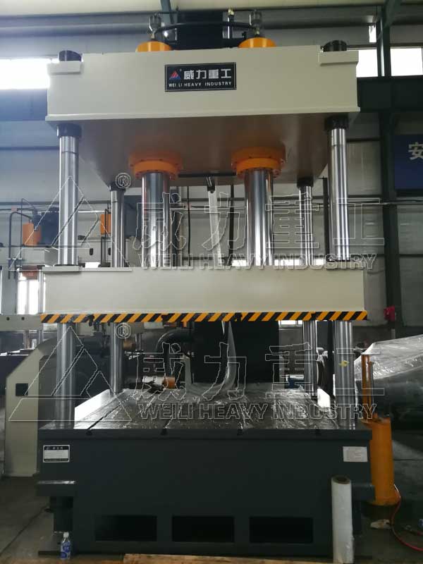 315噸高速路防撞護板成型液壓機