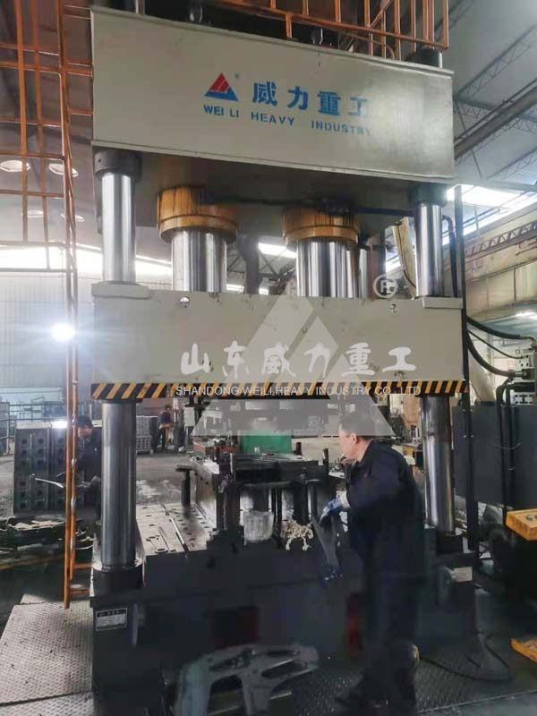 800噸卡車蓄電池支架沖壓成型液壓機