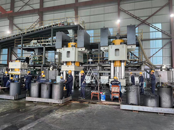 2000噸坩堝液壓機客戶使用現場